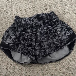 lululemon athletica Black Floral hotty hot Athletic Shorts 4”